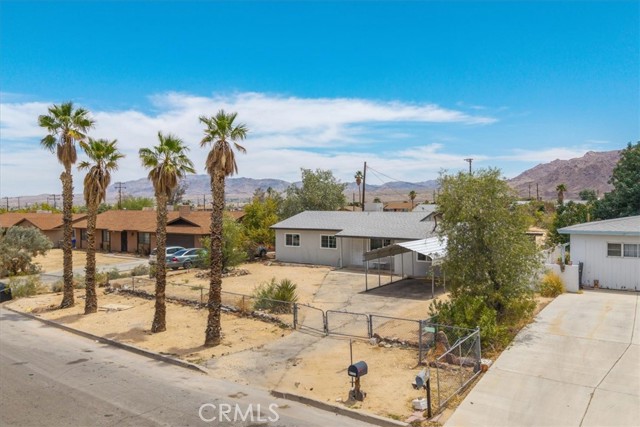 73355 Sun Valley Drive, 29 Palms CA: https://media.crmls.org/medias/f4f765d9-2faa-42eb-a844-87dc0c08fecd.jpg