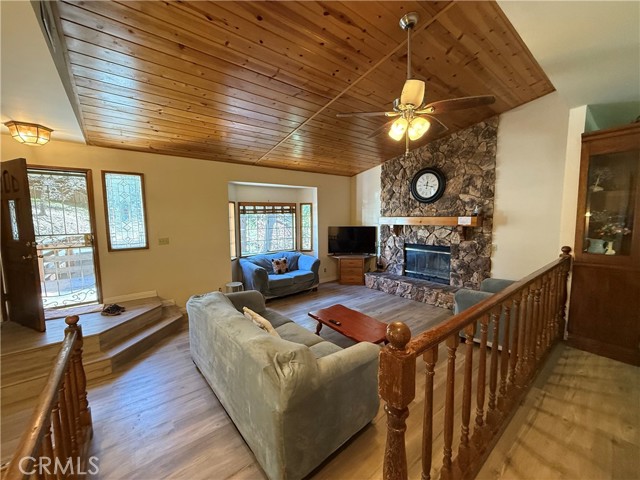 Detail Gallery Image 3 of 16 For 24466 Horst Dr, Crestline,  CA 92325 - 4 Beds | 2/1 Baths