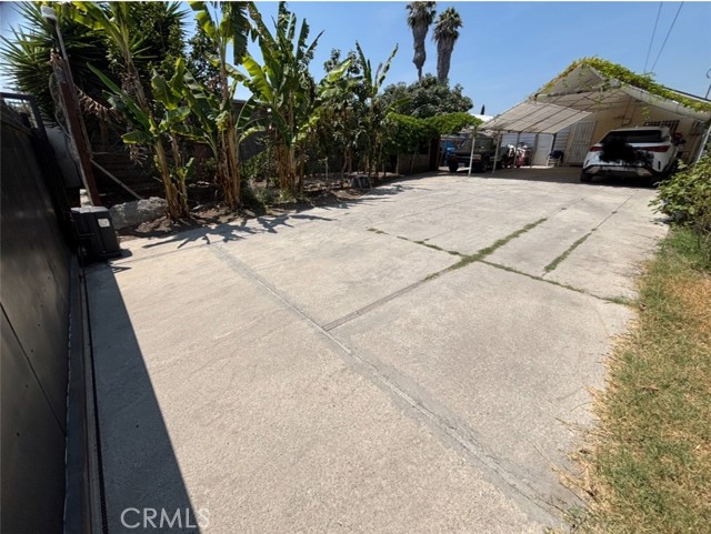 8810 MENLO Avenue, Los Angeles CA: https://media.crmls.org/medias/f4f79a94-834b-44a7-9890-fcea8cee363d.jpg