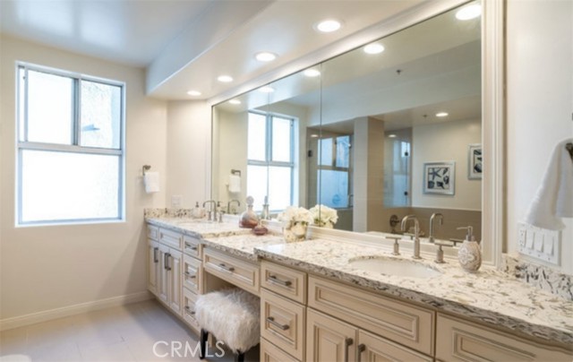 1819 Holmby Avenue, Los Angeles CA: https://media.crmls.org/medias/f4f7bf83-fa69-479c-88f1-10fecf310e13.jpg