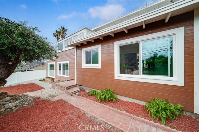 Detail Gallery Image 5 of 27 For 2423 Rockdell, La Crescenta,  CA 91214 - 4 Beds | 3 Baths