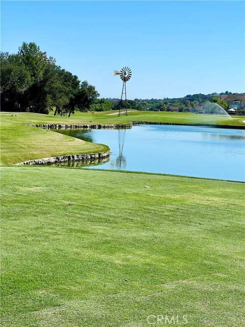 8 Green Brier Circle, Coto de Caza CA: https://media.crmls.org/medias/f4f84af4-aec1-4f1b-9db5-814dcc5516d1.jpg