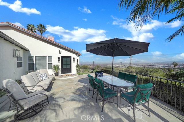 Front courtyard patio and home entrance