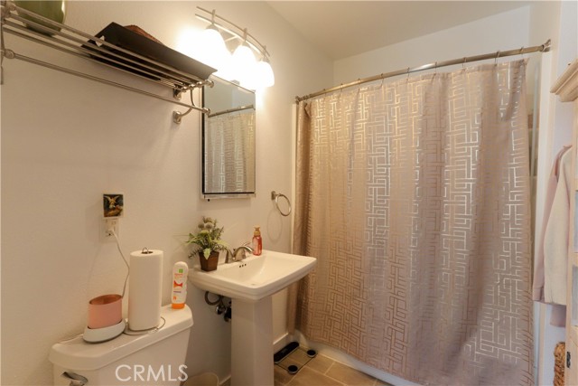 926 Newport Avenue, Long Beach CA: https://media.crmls.org/medias/f4f8ec1e-1301-44eb-aad0-2b600030d6e0.jpg