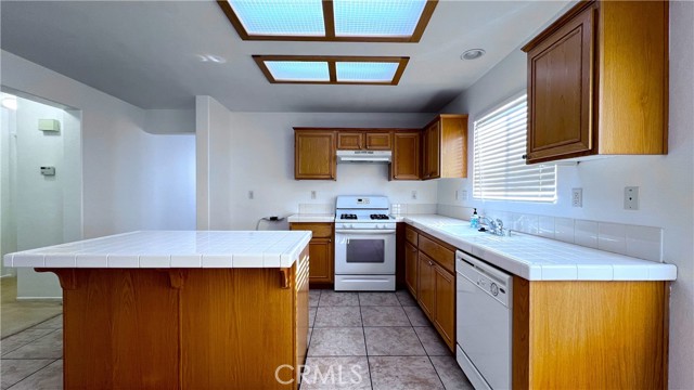 Detail Gallery Image 7 of 23 For 11613 Forest Park Ln, Victorville,  CA 92392 - 3 Beds | 2 Baths