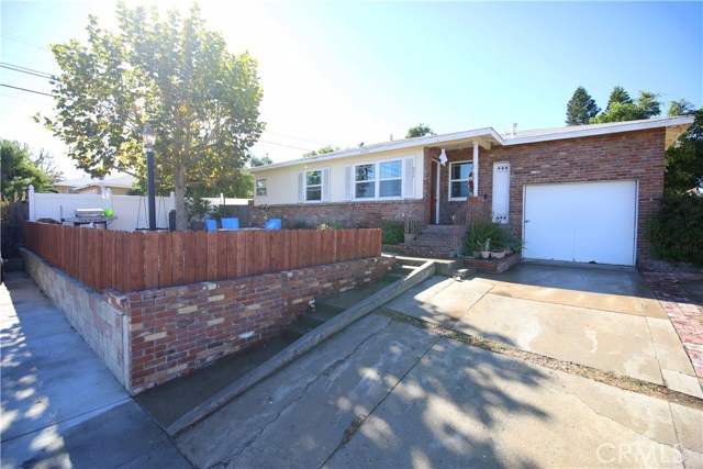 906 Filbert St, Corona, CA 92879