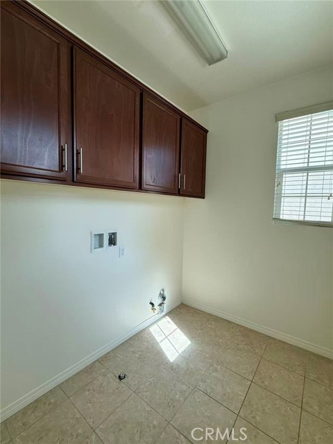 Detail Gallery Image 11 of 17 For 2882 S via Belamaria, Ontario,  CA 91762 - 3 Beds | 2/1 Baths