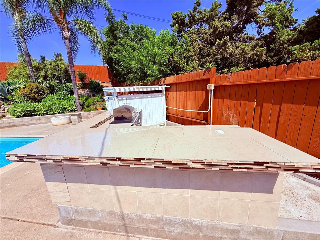 https://media.crmls.org/medias/f4f99efe-a865-4d38-ab1d-5d7ec1993d91.jpg?preset=X-Large