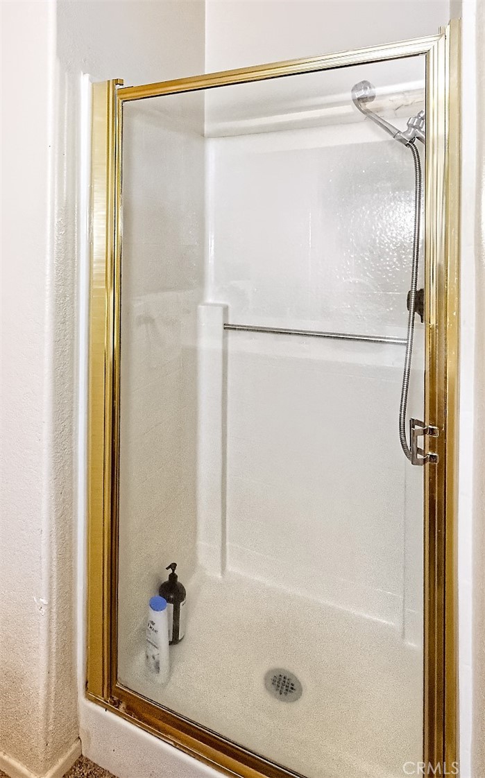 https://media.crmls.org/medias/f4f9c6c6-faf1-46c7-80fc-ebb5f6bbfcc8.jpg?preset=X-Large
