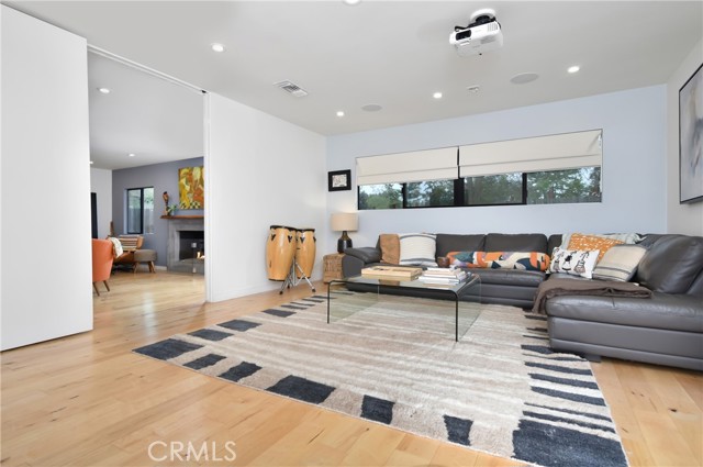 4751 Del Moreno Drive, Woodland Hills CA: https://media.crmls.org/medias/f4fa2778-82cc-4500-a54c-ba179e4f338e.jpg