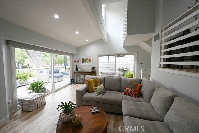 1222 S Westlake Boulevard, Westlake Village CA: https://media.crmls.org/medias/f4fa66c6-57a4-4249-a78a-65313a2e7b7d.jpg