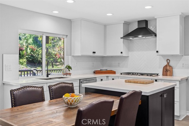 27215 Stagewood Court, Laguna Hills CA: https://media.crmls.org/medias/f4fae035-a3ea-4135-9f77-391f7356bf77.jpg