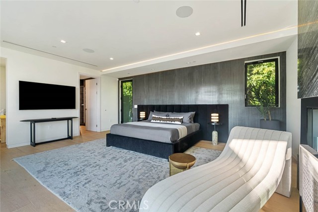 1947 Glencoe Way, Los Angeles CA: https://media.crmls.org/medias/f4fb1639-e58f-491f-ac2d-bee8a49062d8.jpg