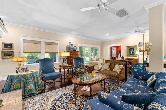 2176 Bidwell Avenue, Chico CA: https://media.crmls.org/medias/f4fb69da-1bb4-48c3-9b07-10e55ebe1d91.jpg