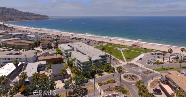 201 Calle Miramar, Redondo Beach CA: https://media.crmls.org/medias/f4fc60c7-5790-4453-8472-cd7873e45a24.jpg