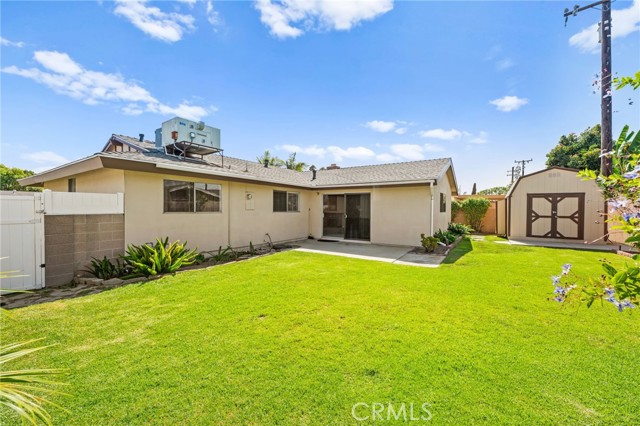 6051 Santa Barbara Avenue, Garden Grove CA: https://media.crmls.org/medias/f4fc7816-18cc-4144-a706-10748ec1e8d1.jpg