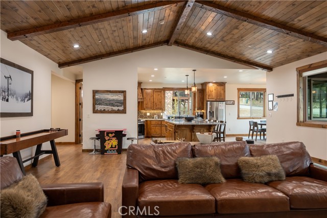 Detail Gallery Image 7 of 38 For 1618 Tuolumne Rd, Big Bear City,  CA 92314 - 4 Beds | 3/1 Baths