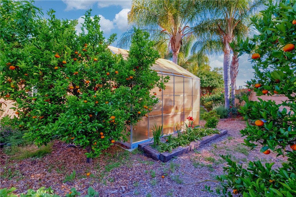 https://media.crmls.org/medias/f4fd2b8d-4263-4abd-8f98-19f54ea63ab3.jpg?preset=X-Large