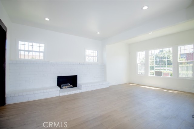 2101 Arlington Avenue, Los Angeles CA: https://media.crmls.org/medias/f4fe037a-0c74-45d3-b7d9-a4e87e9b10f5.jpg