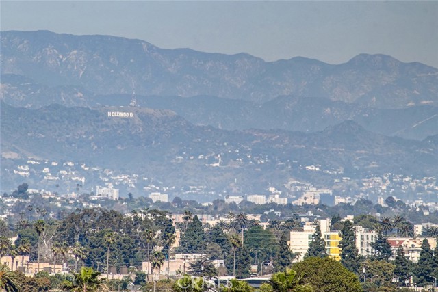 Detail Gallery Image 39 of 55 For 13600 Marina Pointe Dr #905,  Marina Del Rey,  CA 90292 - 2 Beds | 2/1 Baths