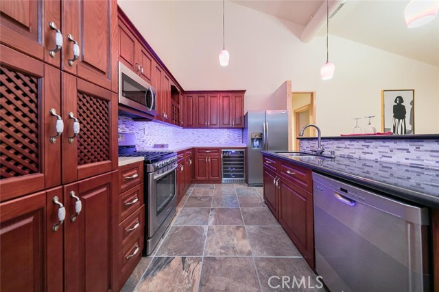 2461 Spring Oak Drive, Running Springs CA: https://media.crmls.org/medias/f4ff4912-bb7b-44bb-9f46-838512d2159f.jpg