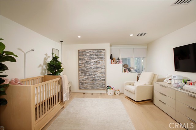 3863 Sherwood Place, Sherman Oaks CA: https://media.crmls.org/medias/f4ff7b13-9712-4198-b7c3-cb969ba36072.jpg
