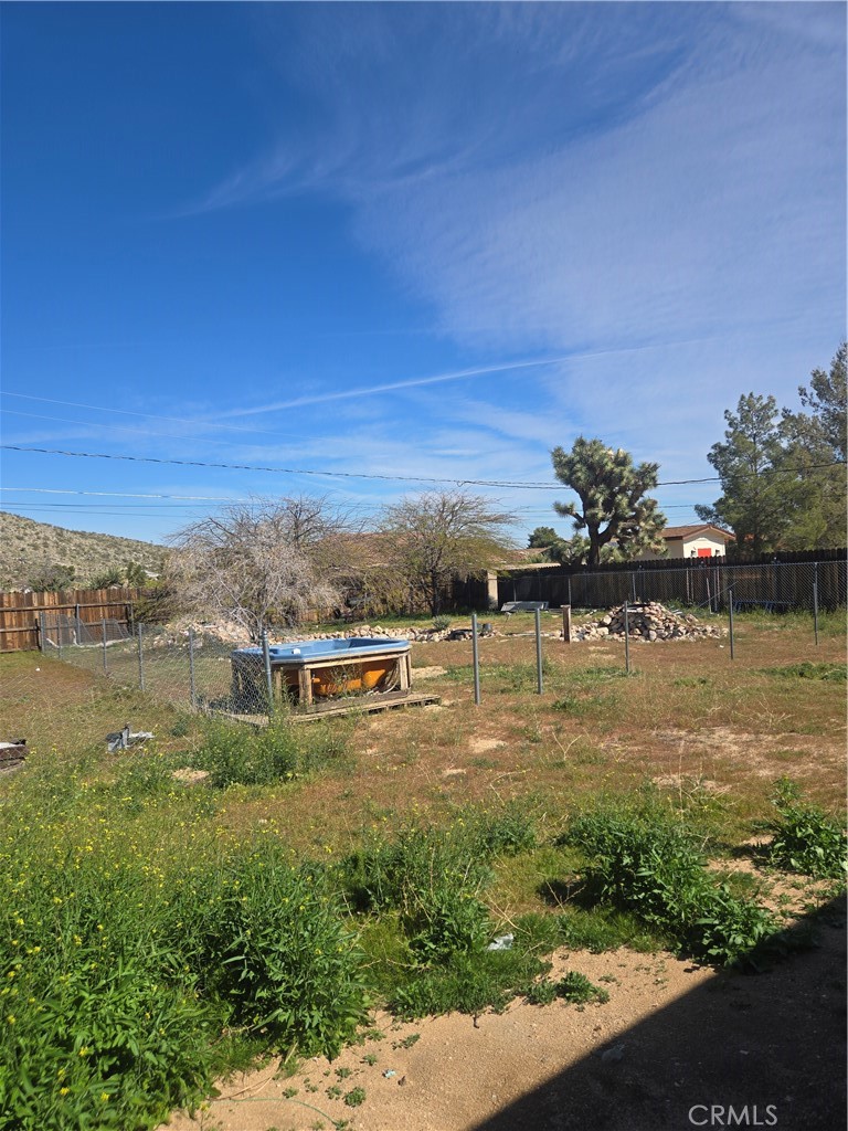 https://media.crmls.org/medias/f5013865-7507-4e4e-8a14-c351d0eea5f1.jpg?preset=X-Large