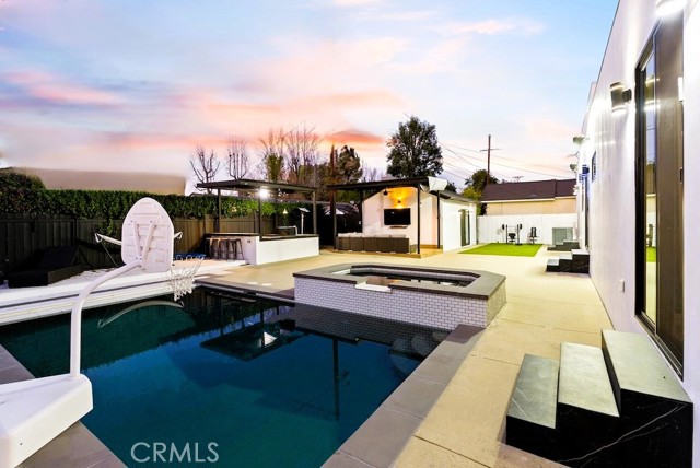 23143 Leonora Drive, Woodland Hills CA: https://media.crmls.org/medias/f5024ec1-bfd6-4d2e-848b-35ac4454a983.jpg