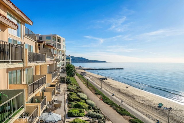 531 Esplanade, Redondo Beach, California 90277, 2 Bedrooms Bedrooms, ,2 BathroomsBathrooms,Residential,Sold,Esplanade,SB23198837