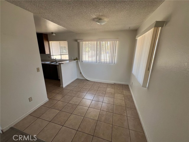 Detail Gallery Image 3 of 20 For 3210 Del Rosa Ave, San Bernardino,  CA 92404 - 3 Beds | 2 Baths