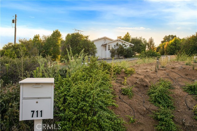 711 Tumble Creek Lane, Fallbrook CA: https://media.crmls.org/medias/f5039b13-bbc4-4068-a487-b377df746901.jpg