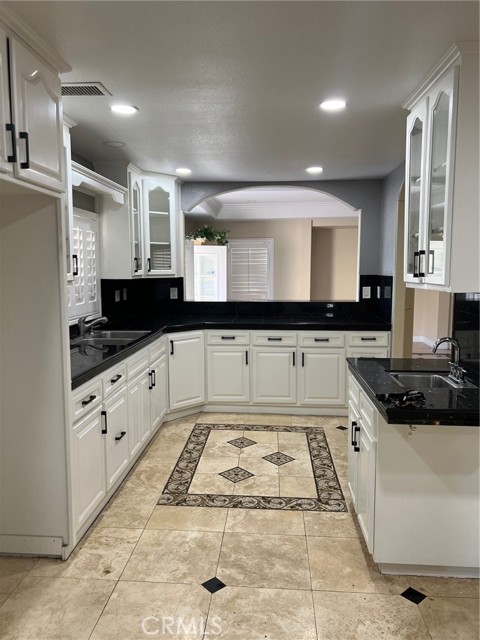 Detail Gallery Image 2 of 14 For 9326 Bunny Ln, Fontana,  CA 92335 - 4 Beds | 3 Baths