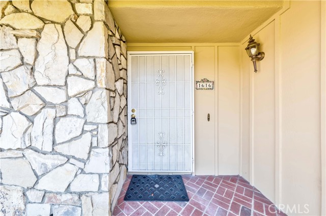 Detail Gallery Image 5 of 33 For 1616 Canyon Dr, Fullerton,  CA 92833 - 3 Beds | 2/1 Baths