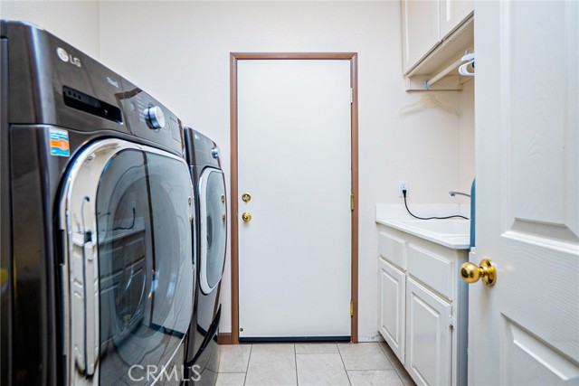 15138 Holiday Drive, Fontana CA: https://media.crmls.org/medias/f5046d96-7bcb-440d-8864-bac9979c0cde.jpg