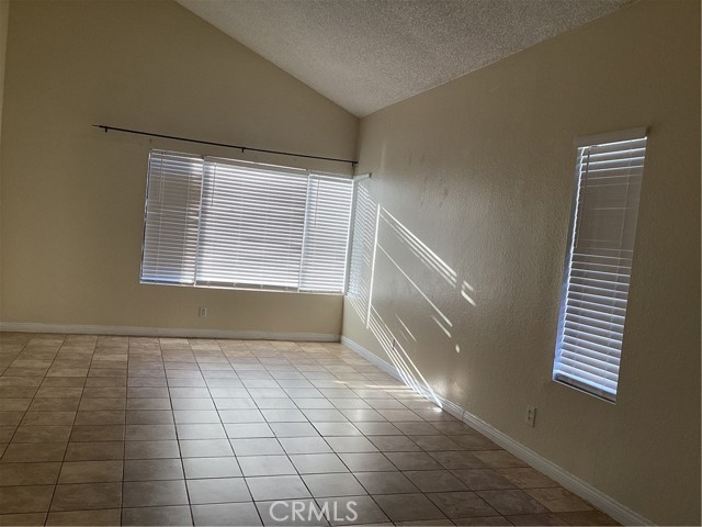 Detail Gallery Image 4 of 24 For 36818 Little Leaf Dr, Palmdale,  CA 93550 - 3 Beds | 3 Baths