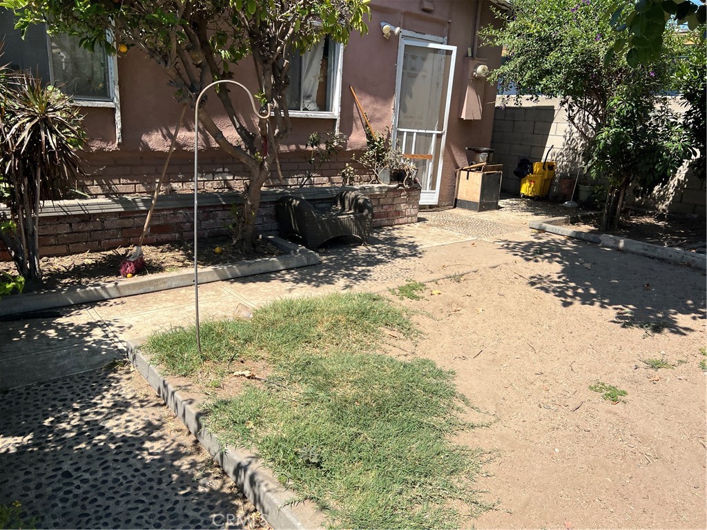 https://media.crmls.org/medias/f504f9fe-5685-4a69-9d3d-4bcc710033e5.jpg?preset=X-Large