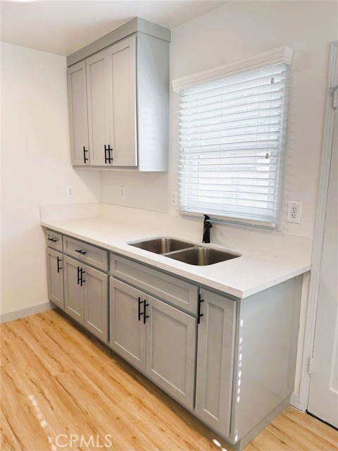 494 Almond Avenue, Long Beach CA: https://media.crmls.org/medias/f504fd38-0238-47df-a362-a113d5d1b50d.jpg