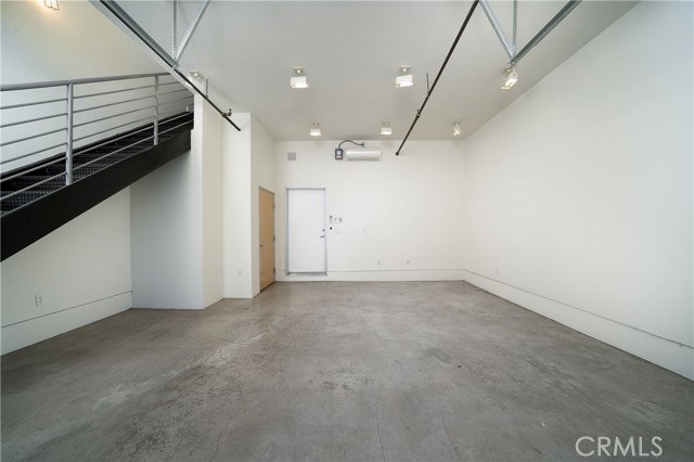 937 E Santa Ana Boulevard, Santa Ana CA: https://media.crmls.org/medias/f5055b63-46e0-42d8-bf1c-ec96a9206498.jpg