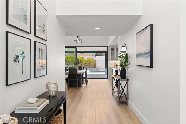 19582 Summer Breeze Lane, Huntington Beach CA: https://media.crmls.org/medias/f50621c6-afd2-4334-a6fa-b3d275756226.jpg