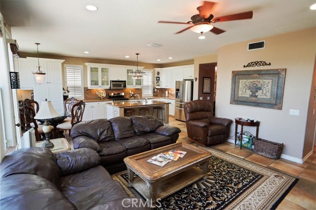 Detail Gallery Image 9 of 32 For 30215 June Rose Ct, Castaic,  CA 91384 - 3 Beds | 3 Baths