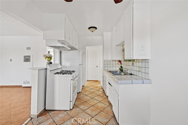 Detail Gallery Image 10 of 16 For 330 W Laurel St #C,  Compton,  CA 90220 - 1 Beds | 1 Baths