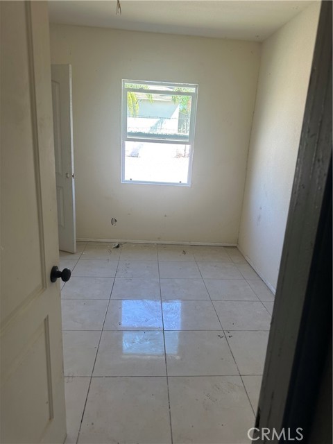 Detail Gallery Image 13 of 15 For 1121 N Anaheim Bld #2,  Anaheim,  CA 92801 - 4 Beds | 2 Baths