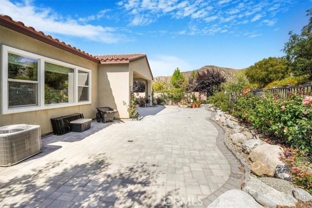 18608 Cedar Crest Drive, Canyon Country CA: https://media.crmls.org/medias/f507a716-1fe7-4005-91f4-3300b61b901f.jpg