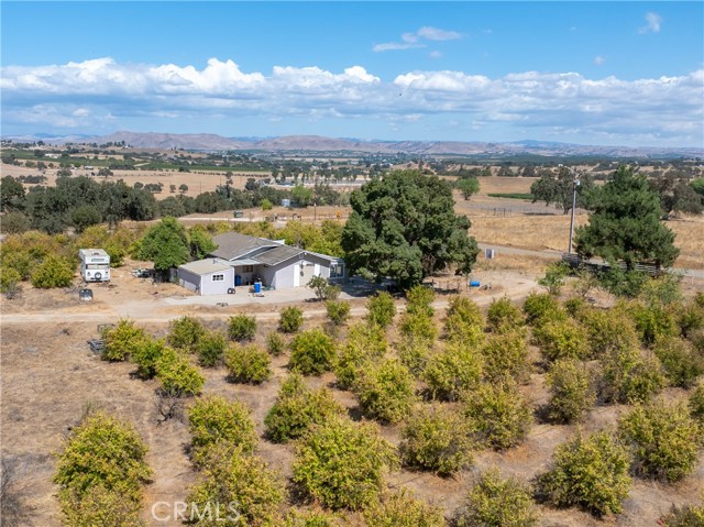 27 Wellsona Road, Paso Robles CA: https://media.crmls.org/medias/f507c216-a726-4e0b-82a6-578c184e53ba.jpg