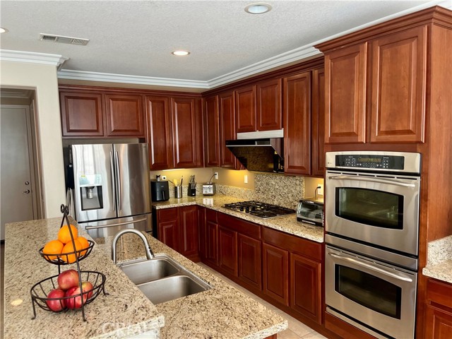 5803 Green Pine Court, Rancho Cucamonga CA: https://media.crmls.org/medias/f5083d32-368f-48bc-9584-46c315040cd8.jpg
