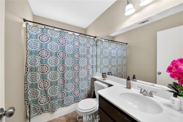 Detail Gallery Image 10 of 11 For 15541 Saldana Ct, Fontana,  CA 92337 - 3 Beds | 2/1 Baths