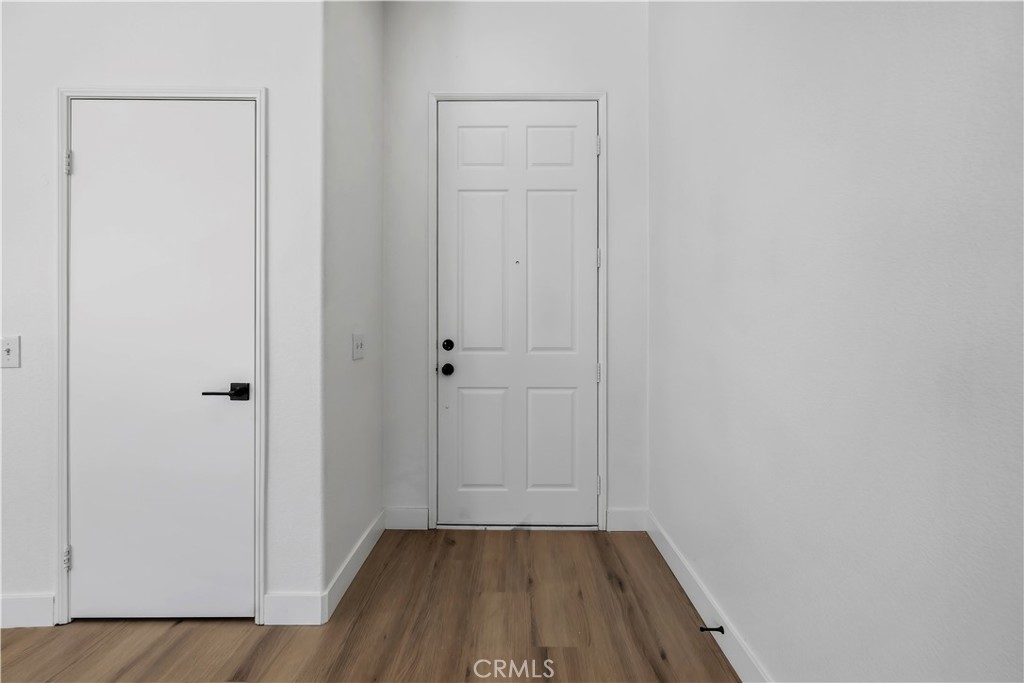 https://media.crmls.org/medias/f5089aa8-d9fa-4e30-8ae3-241ffe890bf3.jpg?preset=X-Large