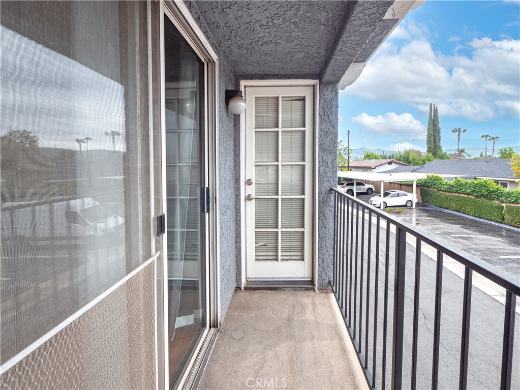 https://media.crmls.org/medias/f508f029-8f26-4090-8902-f53d29f8c762.jpg?preset=X-Large