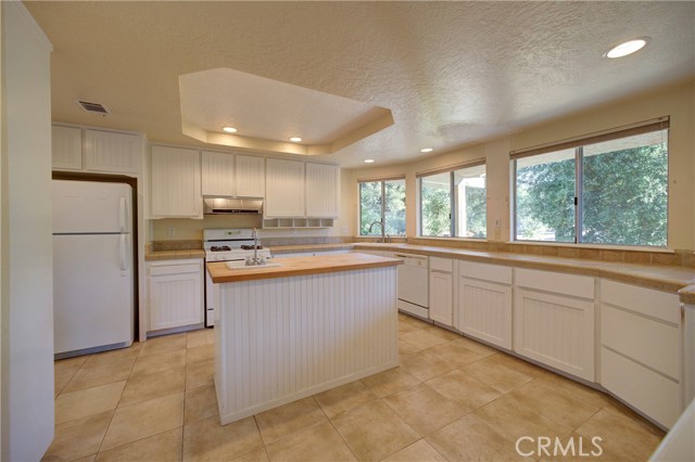 6305 Portola Road, Atascadero CA: https://media.crmls.org/medias/f508f6e3-6b2c-43b5-8236-2f99f7954388.jpg
