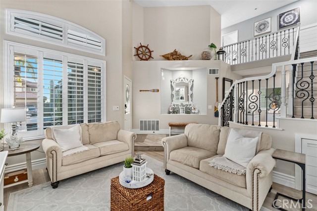 12 La Perla, Lake Forest CA: https://media.crmls.org/medias/f50959b4-37a1-47ec-b1e6-0f7278c087dd.jpg